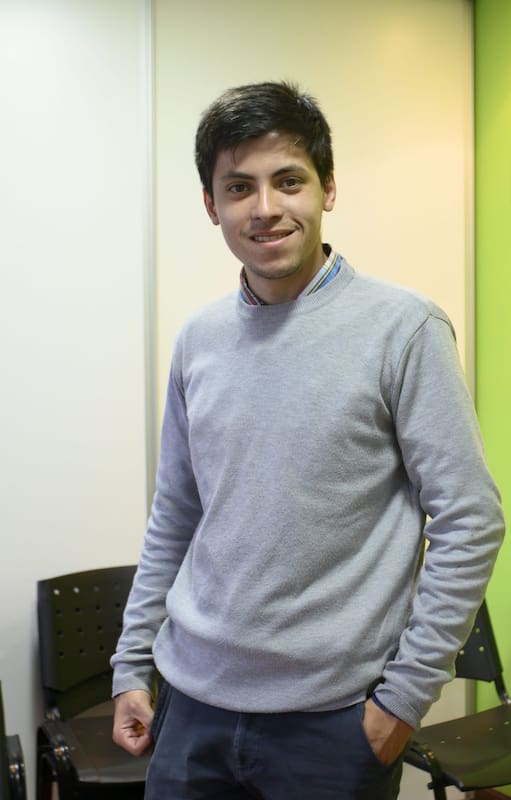 Juan Cruz tiene 21 años y vive en el barrio popular Cabín 9