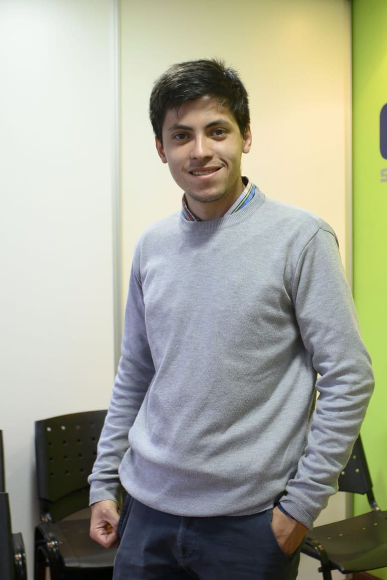 Juan Cruz tiene 21 años y vive en el barrio popular Cabín 9
