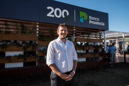 Juan Cuattromo, presidente del Banco Provincia en el stand de Expoagro