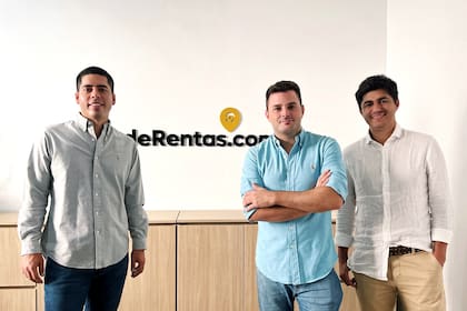 Juan De la Cruz, Ignacio Mazzieri y Rodrigo Villanueva llevan adelante DeRentas, un emprendimiento de movilidad que facturó $1000 millones en 2023