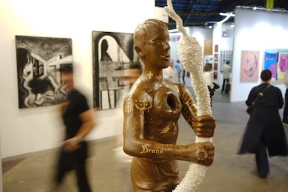 "Juan del Barro" (2026), impresión 3D con barro del río Paraná esgrafiado, de Manuel Brandazza, en Pasto