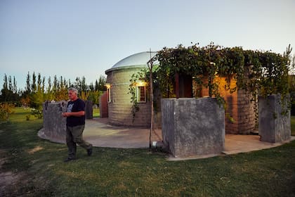 Juan Diápolo creó un espacio ecuménico en su bodega