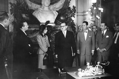 Juan Domingo Perón, en un acto junto al primer embajador israelí, Jacob Tsur (en el centro, a su derecha)