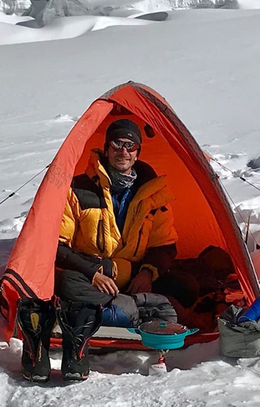 Juan en un descanso en la montaña de Kanchenjunga, la tercera más alta del mundo