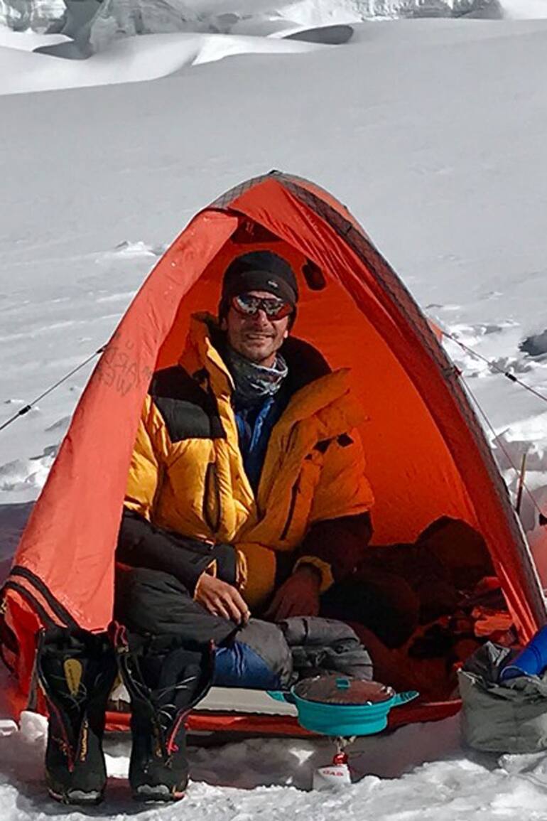 Juan en un descanso en la montaña de Kanchenjunga, la tercera más alta del mundo
