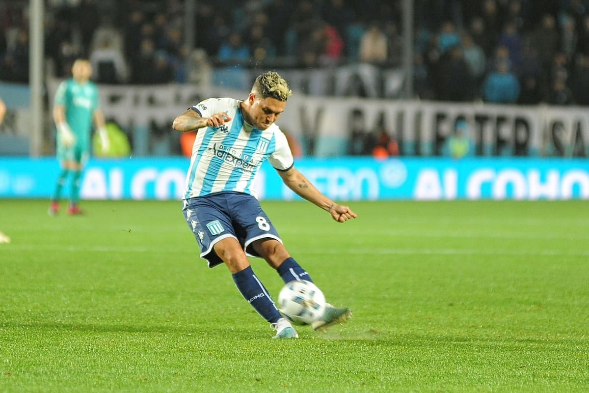 Juan Fernando Quintero anotó un golazo en la victoria de Racing ante Estudiantes por 2-1 en Avellaneda