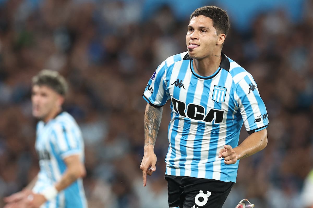 Juan Fernando Quintero celebra ante Corinthians; el colombiano fue la gran figura en la cancha de Racing