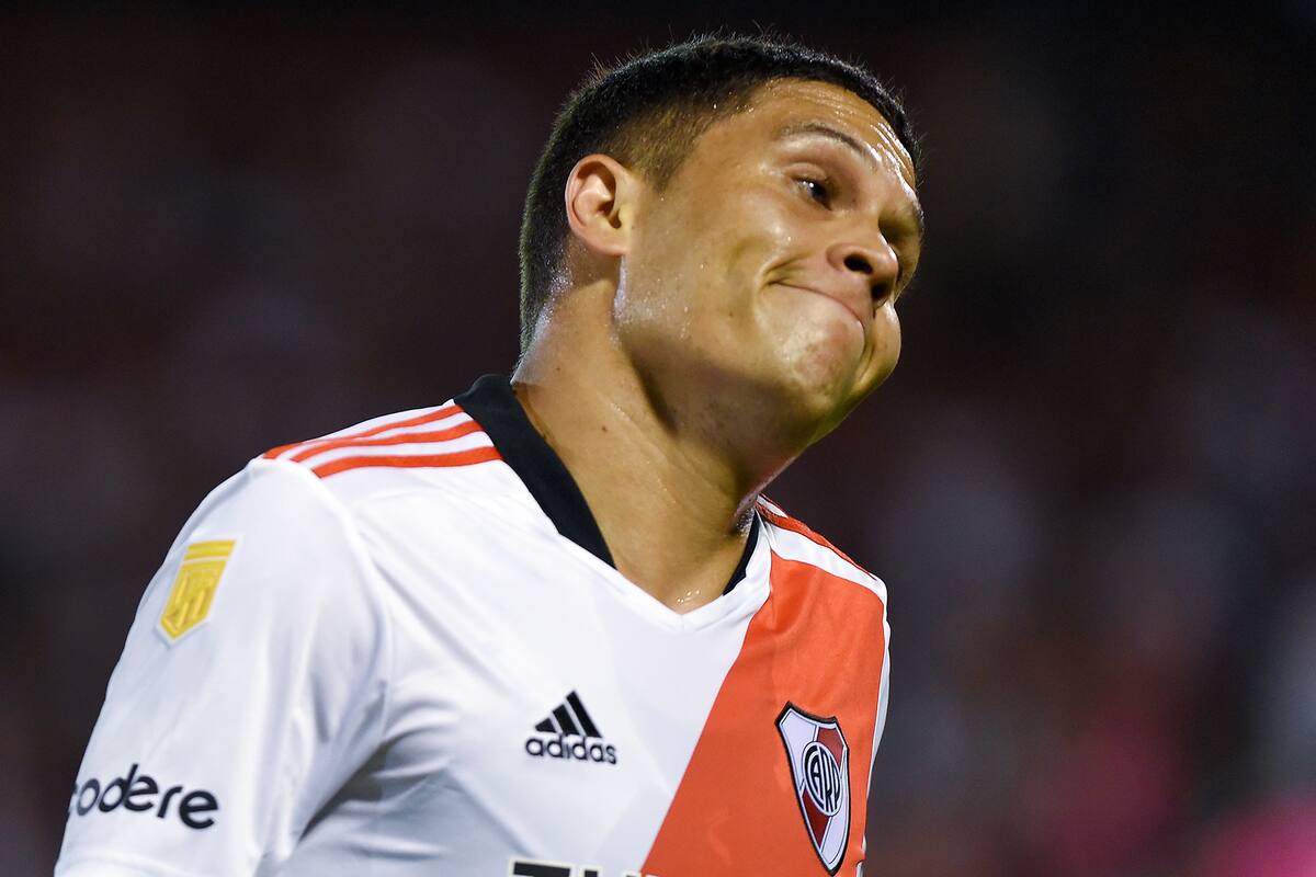 Juan Fernando Quintero celebra tras anotar el primer gol de River Plate ante Newell's