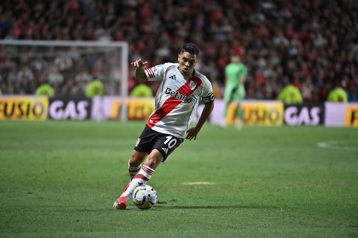 Juan Fernando Quintero es el capitán de River ante la ausencia de Franco Armani y podría ser titular ante Huracán
