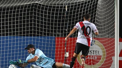 Juan Fernando Quintero falló un penal en el duelo en Venezuela