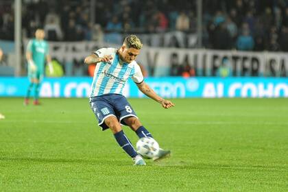 Juan Fernando Quintero, posible titular en Racing, que se mide con Godoy Cruz en uno de los duelos que cierran la sexta fecha de la Copa de la Liga