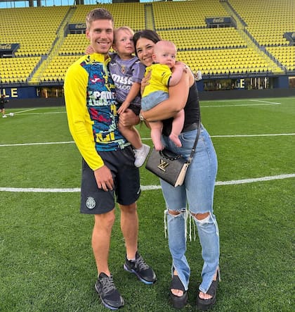 Juan Foyth tampoco estará en la Copa América 2024 y aprovechará para pasar tiempo con su esposa Ariana Alonso y sus hijos Noah y Kai