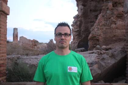 Juan Galindo Simón tiene 36 a?os y trabaja en el municipio de Belchite. Quiere que el pueblo sea restaurado y preservado