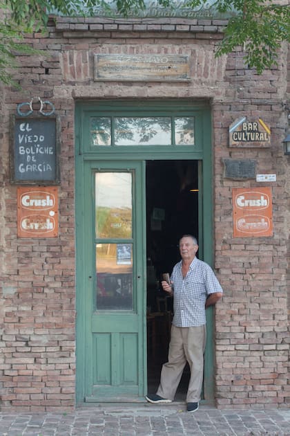 Juan García, el dueño del bar.