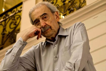 Juan Gelman señala que ''boludo'' es la palabra que representa a los argentinos