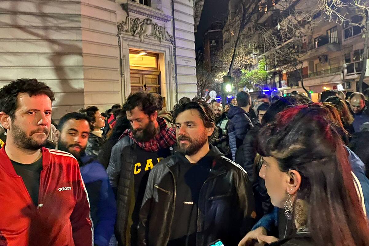 Juan Grabois en el operativo en la zona de la casa de Cristina Kirchner. Foto: Domitila Dellacha