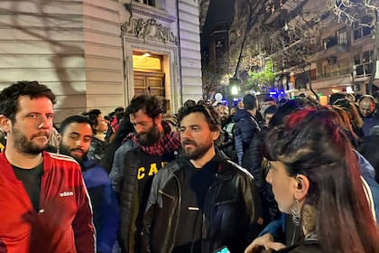 Juan Grabois en el operativo en la zona de la casa de Cristina Kirchner. Foto: Domitila Dellacha