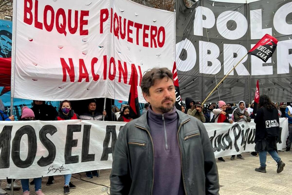 Juan Grabois en la protesta en Plaza de mayo de organizaciones sociales