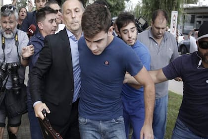 Juan Guarino y Alejo Milanesi se retiran del penal de Dolores