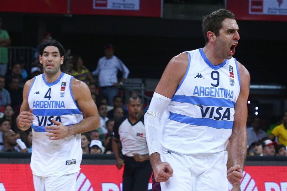 Juan Gutiérrez, en sus tiempos de selección junto con Luis Scola