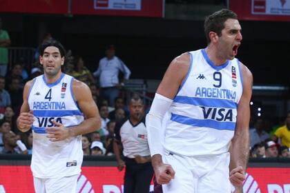 Juan Gutiérrez, en sus tiempos de selección junto con Luis Scola