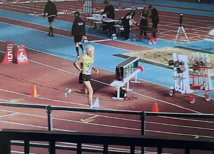 Juan ha ganado medallas y roto marcas en diferentes modalidades de atletismo: 2.000 m, 3.000 m, 10 k, maratón, y ultramaratones de 50 k y 100 k.