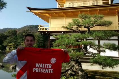 Juan Halfon, el hincha que creó el hit, pasea por Japón
