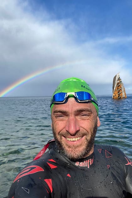 Juan Ignacio Acuña formó parte del grupo de 25 deportistas que nadó hasta la isla Huemul