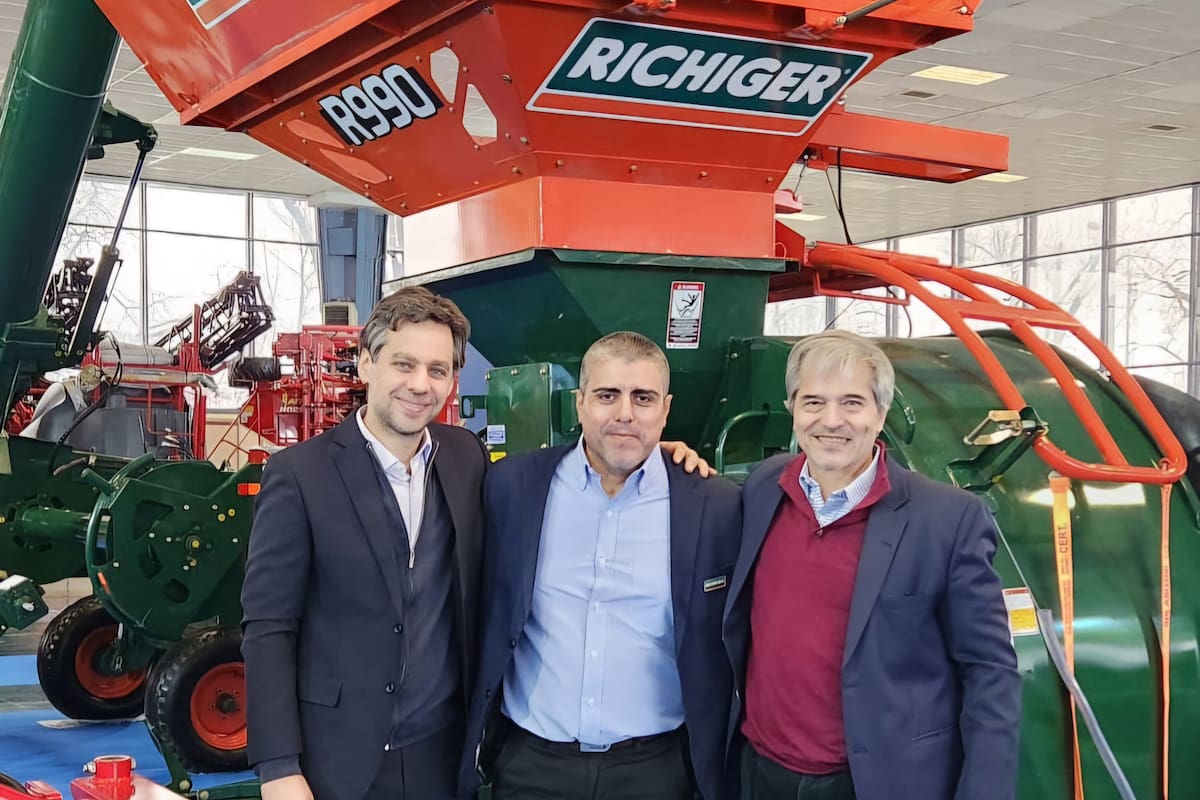 Juan Ignacio Camio Bavasso, consejero de la Embajada de Bulgaria; Rodrigo Tolosa, responsable de Comercio Exterior de Richiger, y Alejandro Zothner Meyer, embajador argentino en Bulgaria