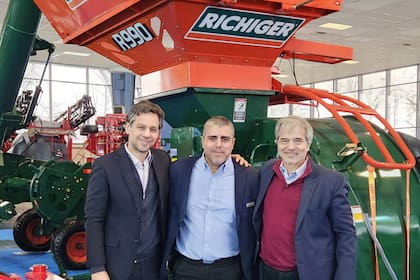 Juan Ignacio Camio Bavasso, consejero de la Embajada de Bulgaria; Rodrigo Tolosa, responsable de Comercio Exterior de Richiger, y Alejandro Zothner Meyer, embajador argentino en Bulgaria