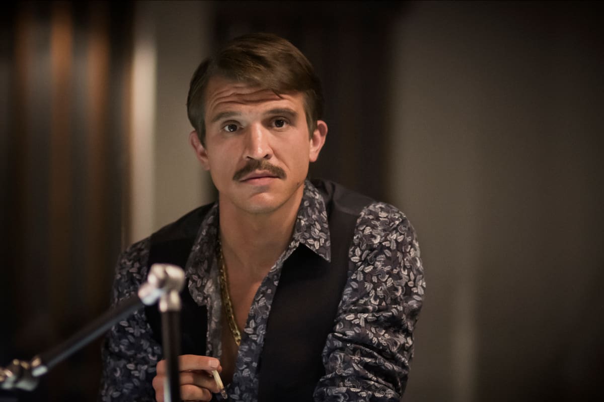 Juan Ignacio Cané, en una escena de la segunda temporada de la serie de Luis Miguel