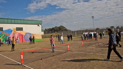 Juan Ignacio Chela y Mariano Zabaleta compartieron una mañana de tenis con los internos de la Complejo Federal Penitenciario Numero 2