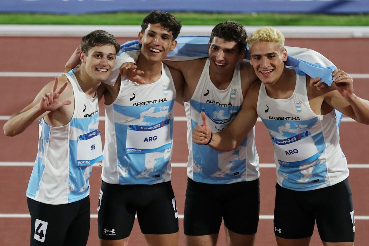 Juan Ignacio Ciampitti, Tomás Mondino, Bautista Diamante y Franco Florio: la alegría de la posta argentina