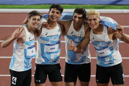 Juan Ignacio Ciampitti, Tomás Mondino, Bautista Diamante y Franco Florio: la alegría de la posta argentina