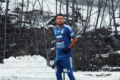 Juan Ignacio Falcón, un pehuajense de 26 años al que su pasión por el fútbol ha llevado por Italia, Chequia, Islandia y Gibraltar; ahora en Finlandia, sufre la temperatura, pero admira la honestidad de la gente local.