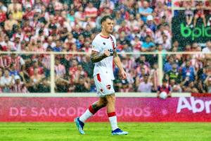 Hizo más de 100 goles en el fútbol uruguayo y su hat-trick le dio otro triunfo a Newell's en la Copa de la Liga
