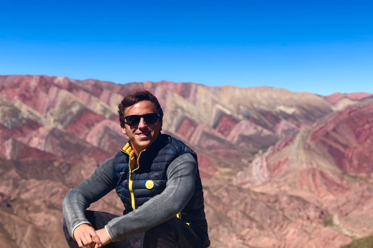 Juan Ignacio trabaja desde su hogar para una empresa inglesa