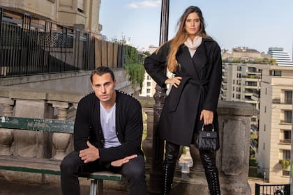 Juan Imhoff en París, donde vive con Natacha Eguía, su mujer y madre de Bastián, de ocho meses.