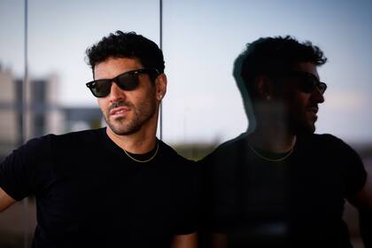 Juan Ingaramo viene de una familia de músicos, pero es el primero de su familia en dedicarse al pop