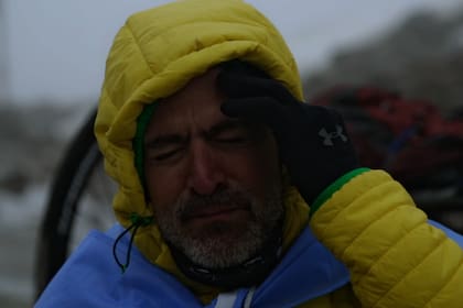 Juan José Campanella estrena en Netflix la historia de superación de Jean Maggi, el cordobés que coronó el Himalaya