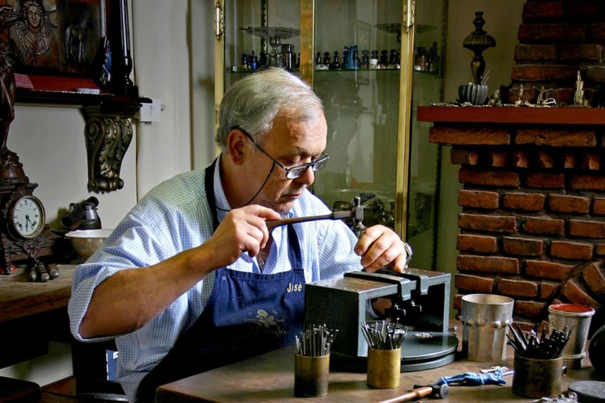 Juan José Dragui aprendió el oficio con fascículos que recibía por correspondencia