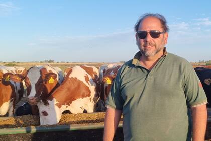 Juan José Ysrraelit ordeña 1200 vacas en el sur de Entre Ríos