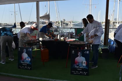 Juan Kittlein compitió con su paella frente a representantes de Italia, Francia, Finlandia, México, Canadá, Emiratos Árabes, Japón, Ecuador, Suiza y México (en la foto)