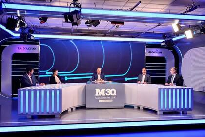 Juan Lariguet (Corteva Agriscience), Azucena Uranga (polista), José Del Rio (la nacion), Martín Genesio (AES Argentina) y Fernando Werlen (Sancor Salud)