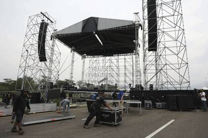 Juan Luis Guerra, Juanes, Alejandro Sanz y otras estrellas estarán en un recital del lado colombiano, mientras el chavismo organiza un evento paralelo del otro lado de la frontera