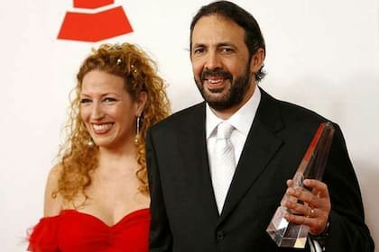 El noviazgo duró cuatro años y, luego, el casamiento, formalizó la relación de amor entre Nora y Juan Luis