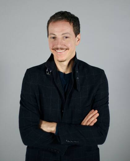 Juan Luppi lleva 33 años rodeado de cine, televisión, teatro y pintura