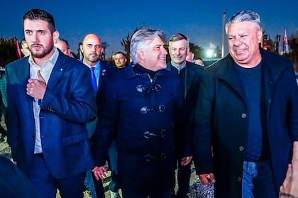 Juan Manuel Cavagliatto, Martín Llaryora (gobernador de Córdoba) y Claudio "Chiqui" Tapia, presidente de la AFA