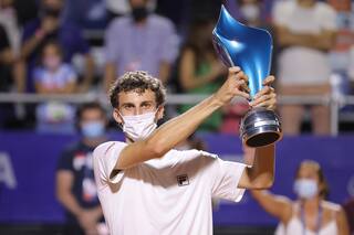 Histórico. Juan Manuel Cerúndolo, a los 19 años, es campeón del Córdoba Open