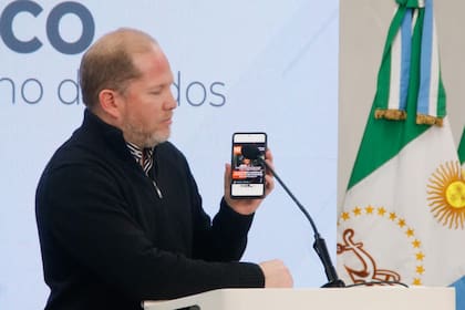 Juan Manuel Chapo, vocero de la gobernación chaqueña, al exhibir declaraciones de la vicegobernadora electa
